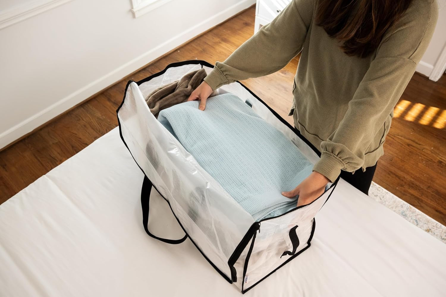 Heavy Duty Moving Bags - Water Resistant Storage Bags with Backpack Straps, Zippers and Handles - Large Moving Boxes for College Dorm, Travel, Closet Organization - 6 Pack, Clear